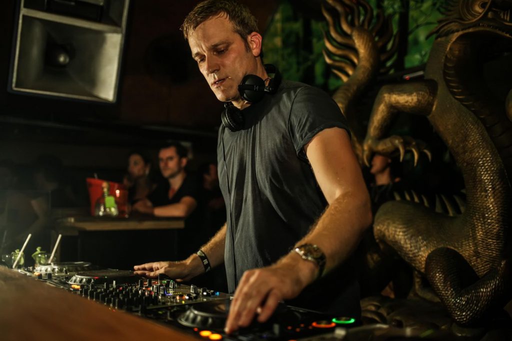 dj20