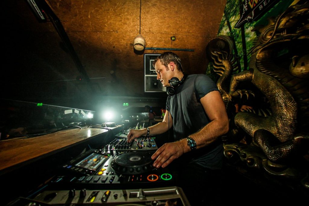 dj21