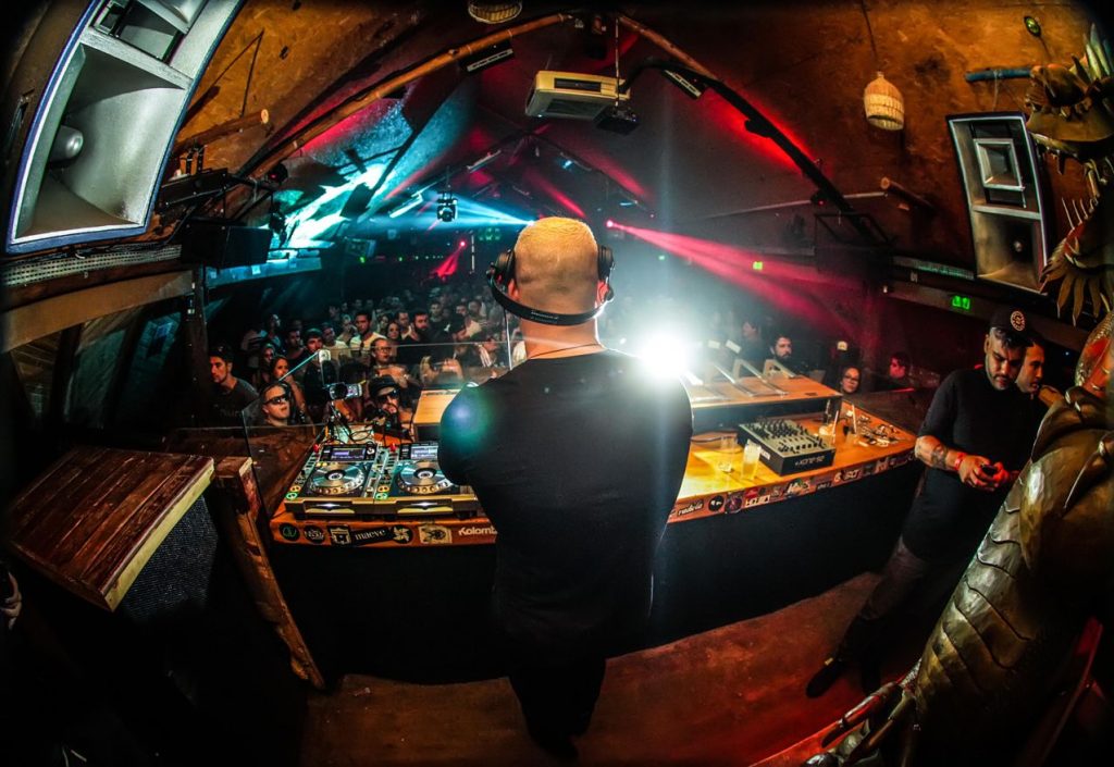 dj37