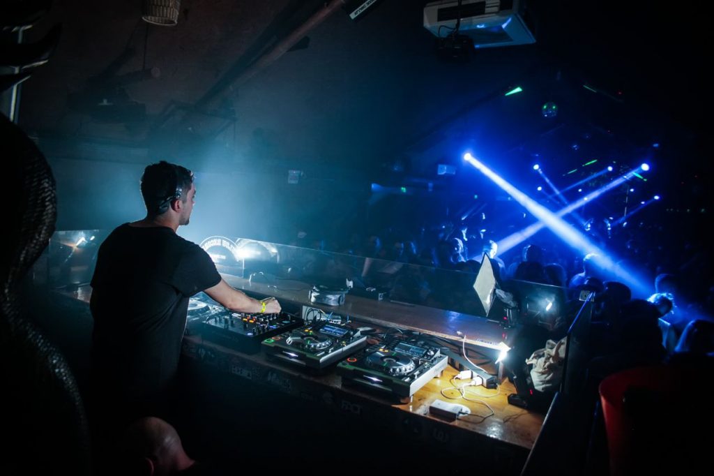 dj24