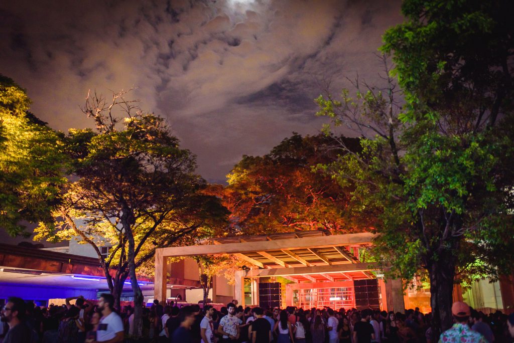 Atmosphere 1 (Ariel Martini)
